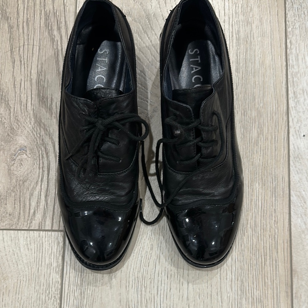 Staccato Black Oxford Shoes with Patent Leather and Brogue Detailing